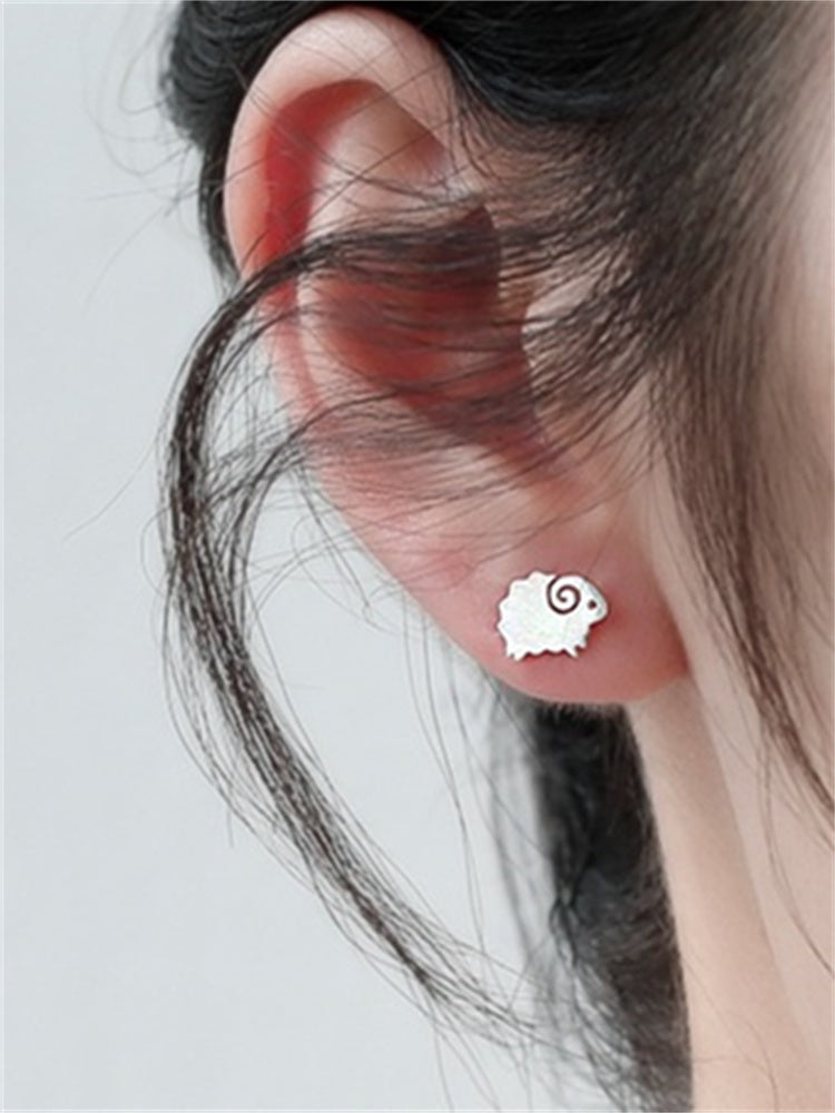 Romantic Silver Earring for Special Moments