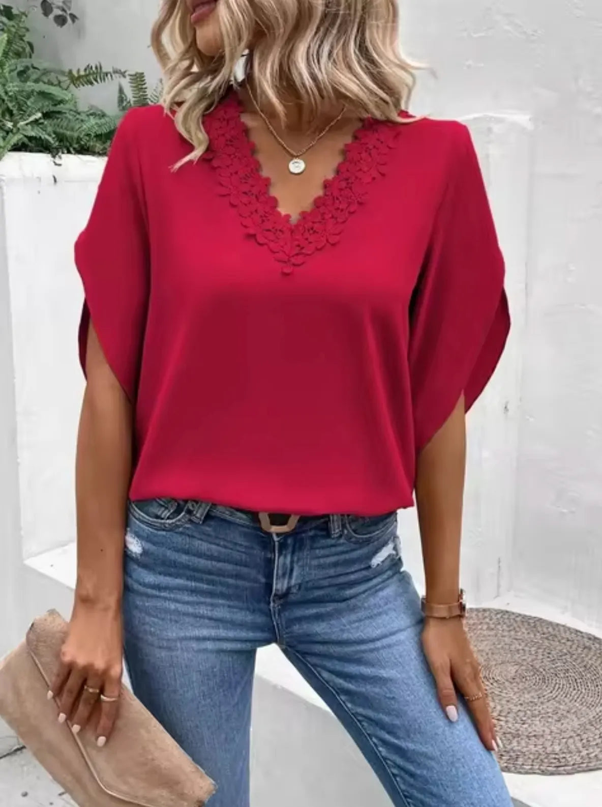 Effortlessly Elegant Shirt with a Timeless Design