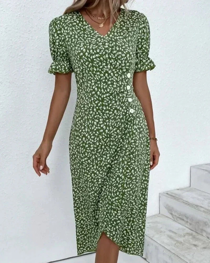 Classic Vintage Dress with a Flattering Fit