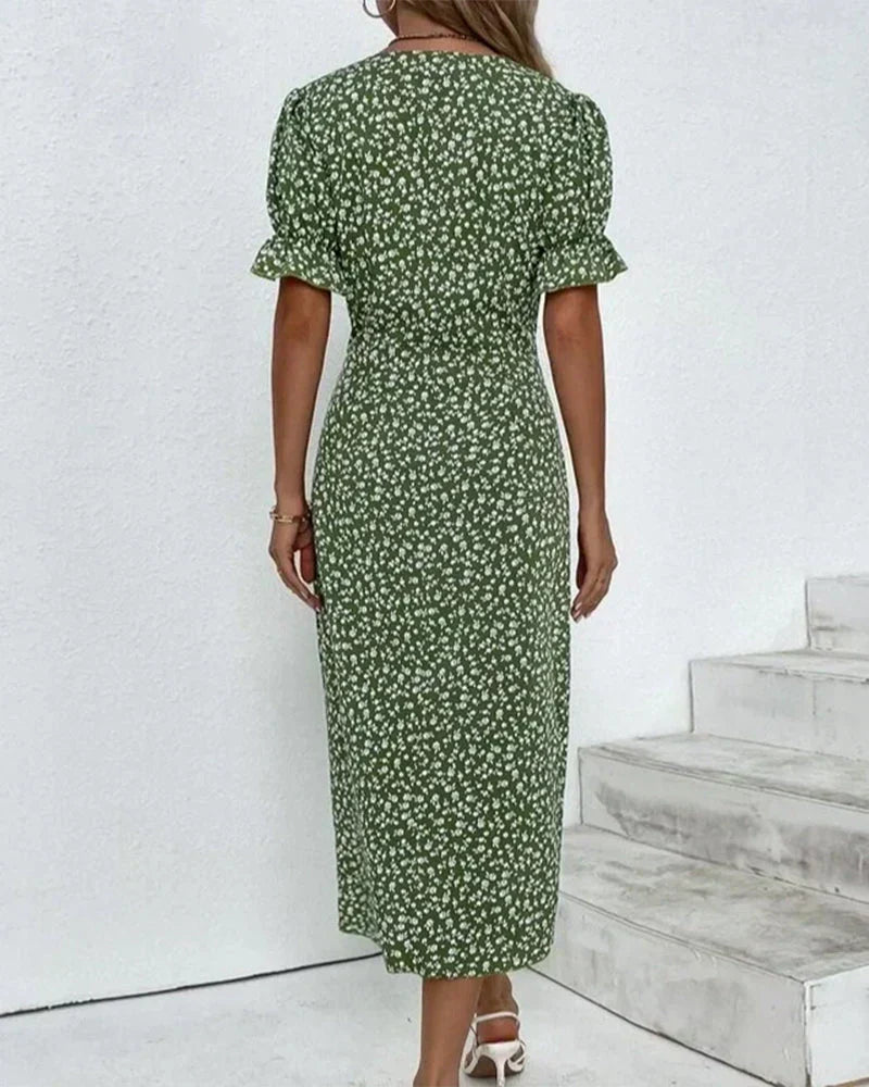 Classic Vintage Dress with a Flattering Fit