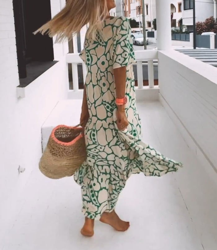Well Tailored Dress with a Graceful Silhouette
