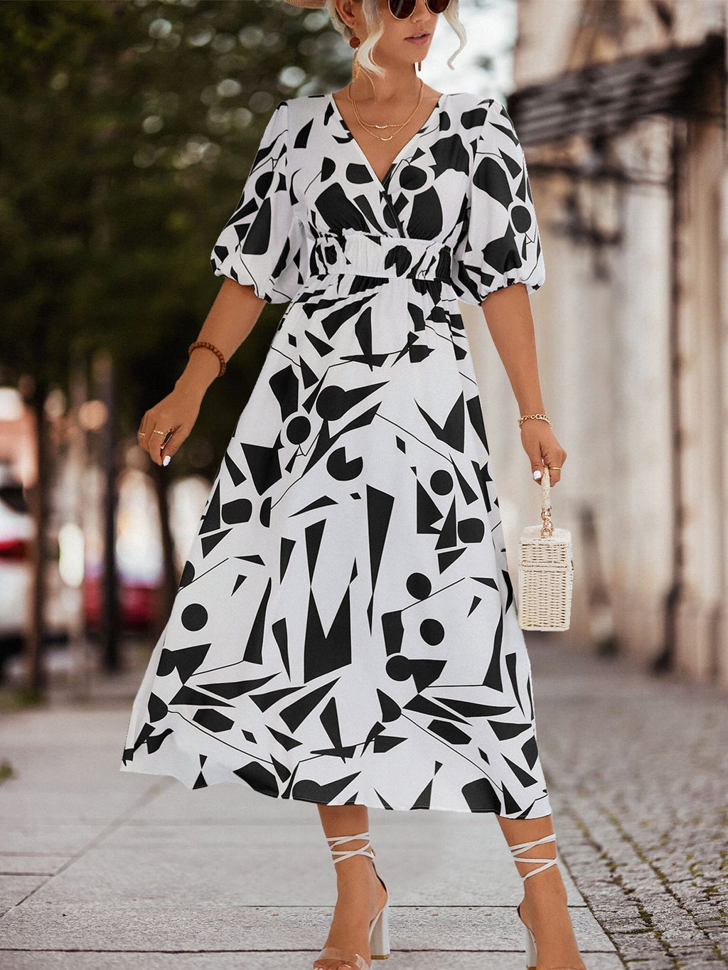 Well Tailored Dress with a Graceful Silhouette