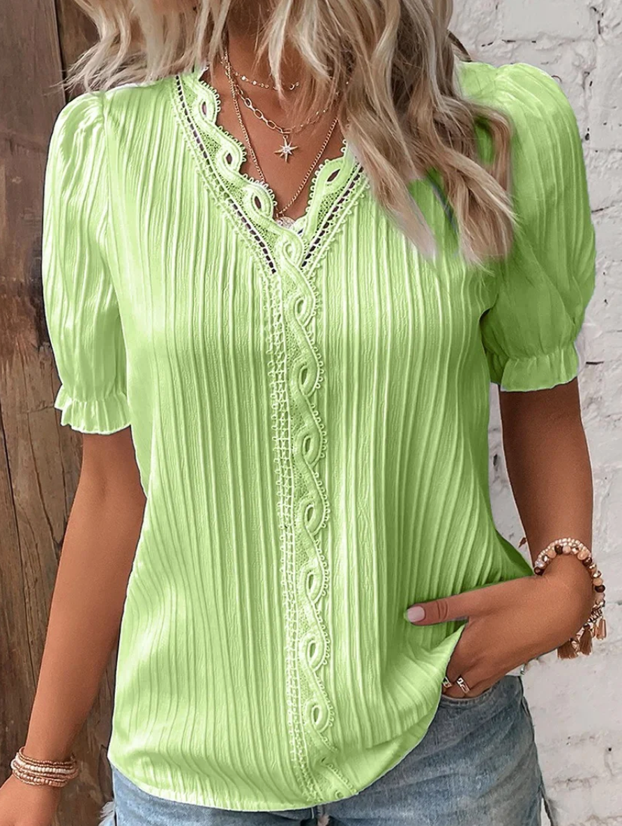 Well Tailored T-Shirt with a Graceful Silhouette