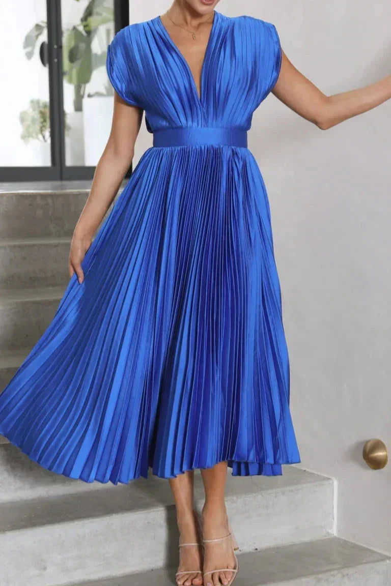 Effortlessly Elegant Dress with a Timeless Design