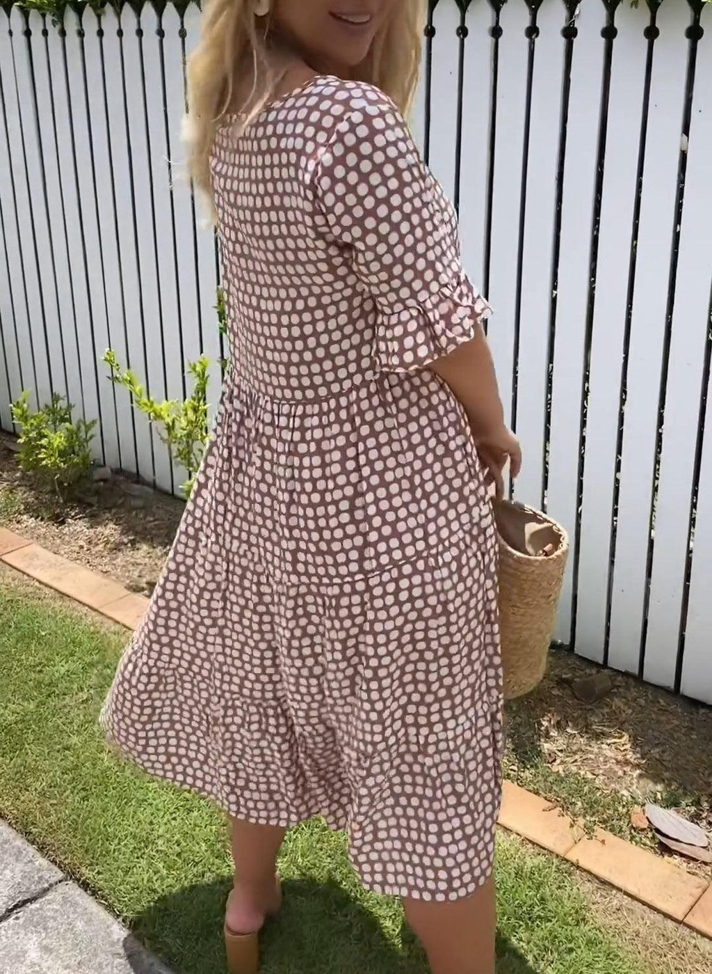 Effortlessly Elegant Dress with a Timeless Design