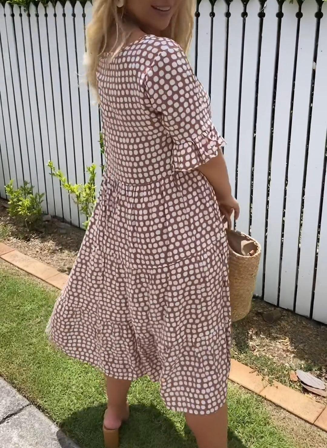 Effortlessly Elegant Dress with a Timeless Design