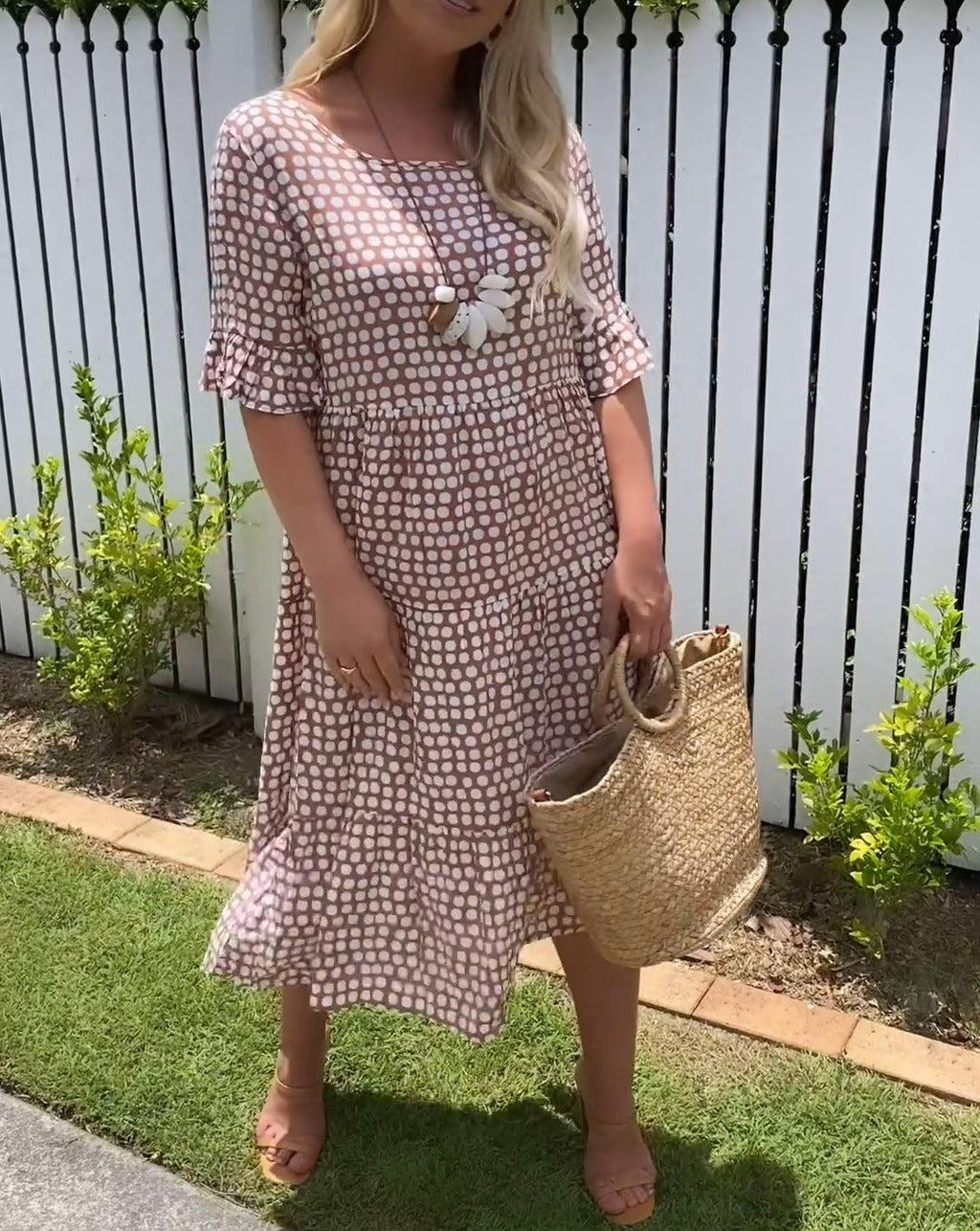 Effortlessly Elegant Dress with a Timeless Design