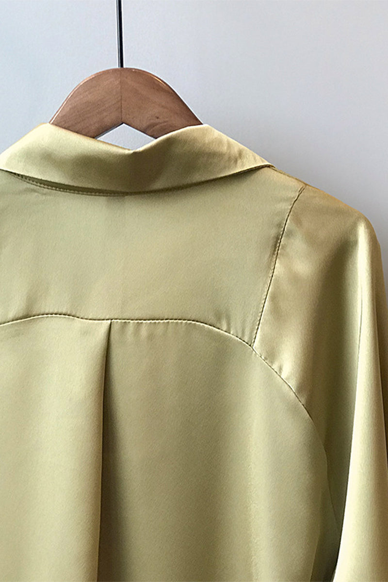 Sophisticated Blouse with a Clean Classic Look