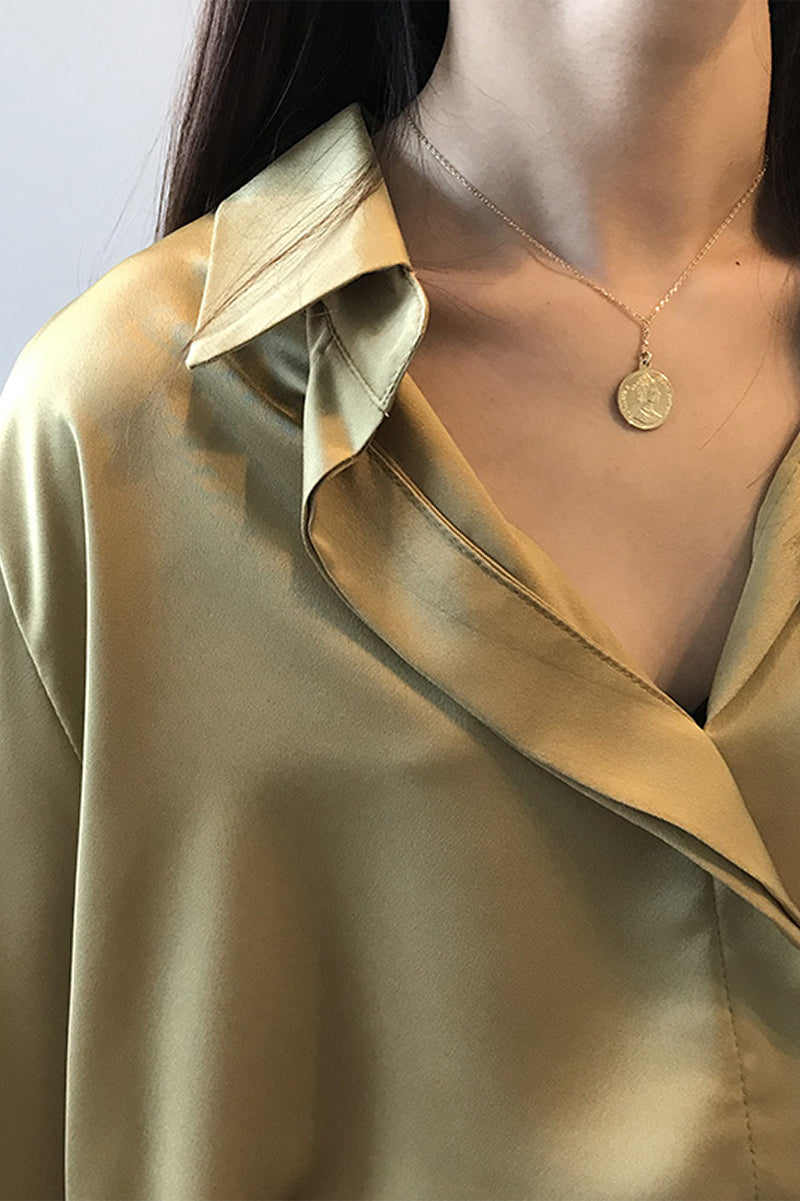 Sophisticated Blouse with a Clean Classic Look