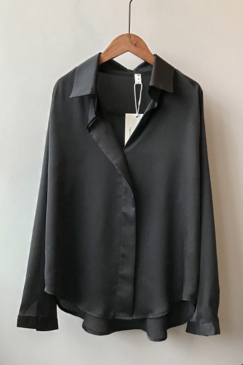 Sophisticated Blouse with a Clean Classic Look