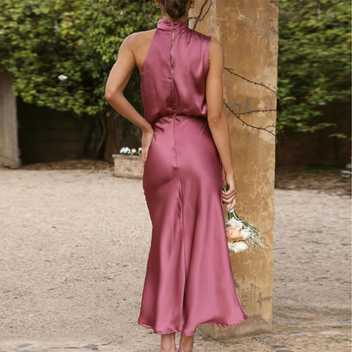 Beautifully Crafted Dress in a Classic Style