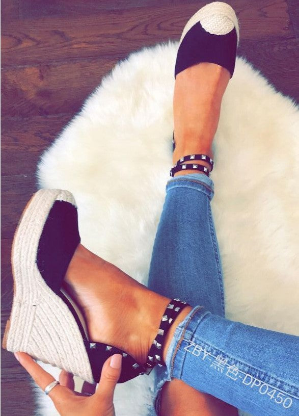 Graceful Orthopedic Sandals for Modern Look