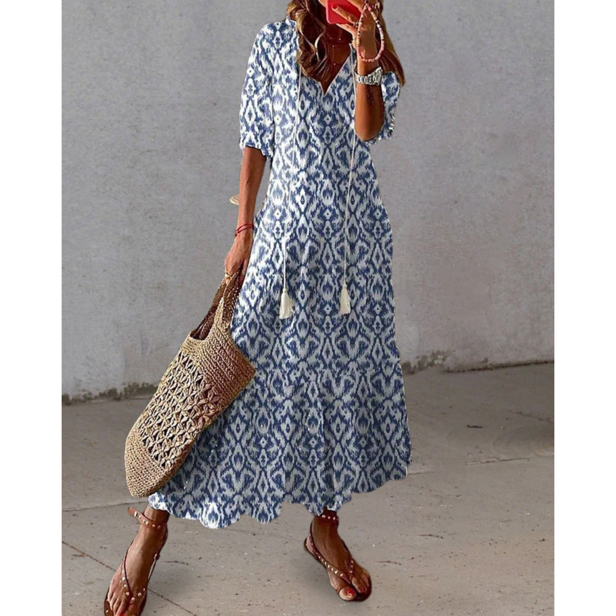 Effortlessly Elegant Dress with a Timeless Design