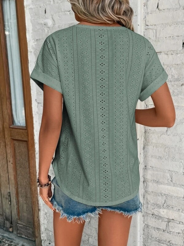 Effortlessly Elegant Shirt with a Timeless Design