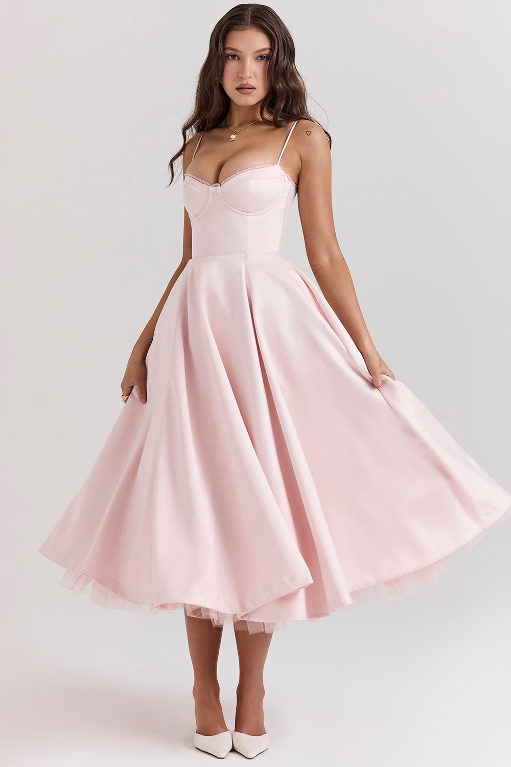 Beautifully Finished Dress in a Timeless Design