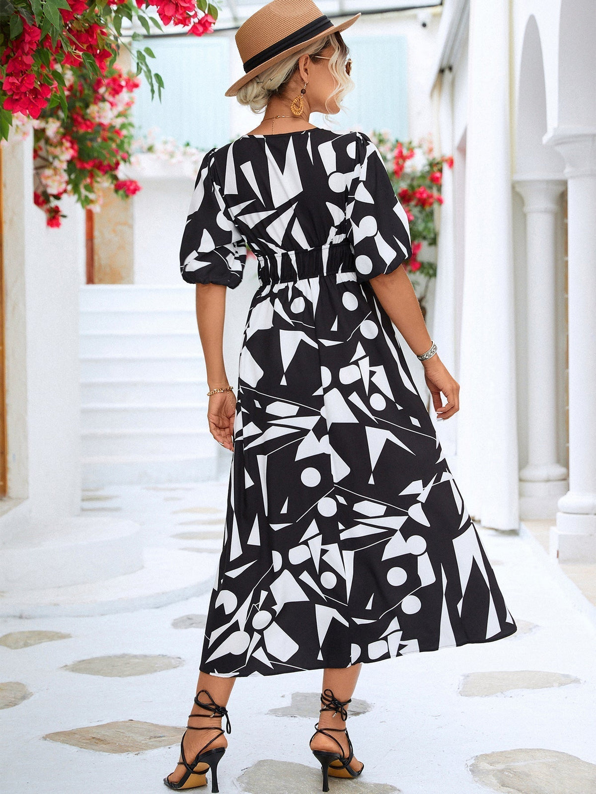 Well Tailored Dress with a Graceful Silhouette
