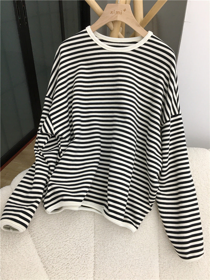 Effortlessly Elegant Sweater with a Timeless Design
