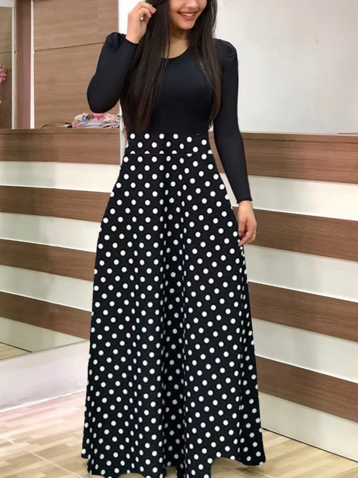 Well Tailored Dress with a Graceful Silhouette