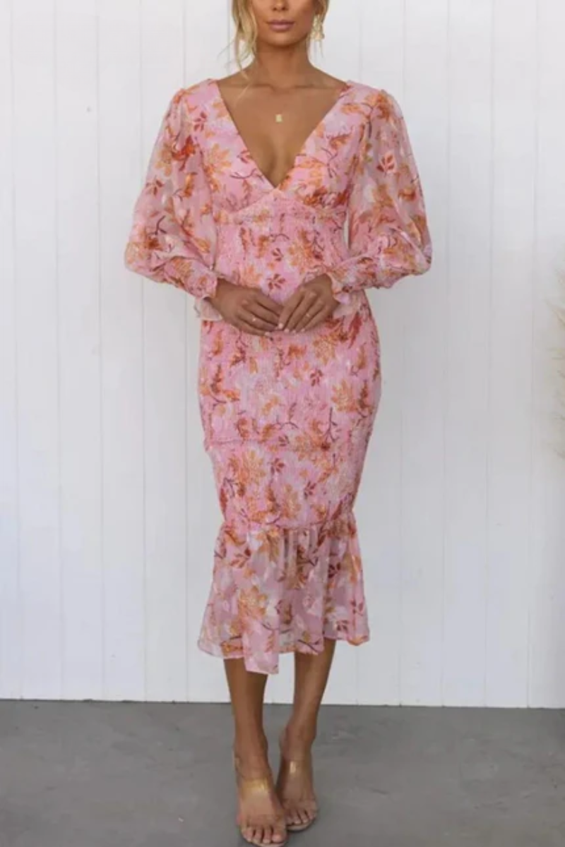 Well Tailored Dress with a Graceful Silhouette