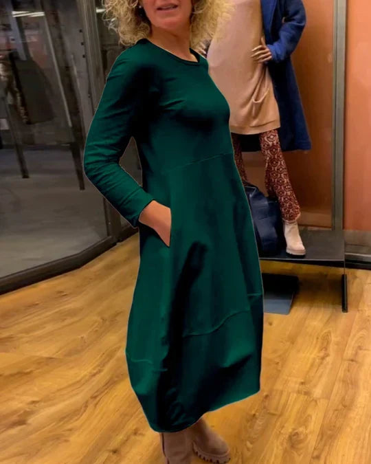 Effortlessly Elegant Dress with a Timeless Design