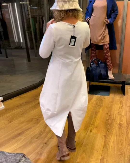 Effortlessly Elegant Dress with a Timeless Design