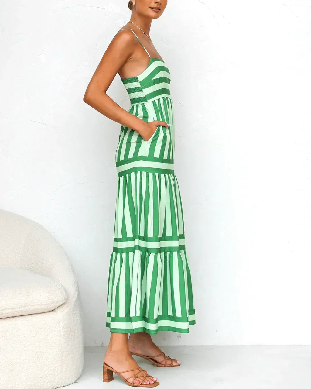Effortlessly Elegant Dress with a Timeless Design