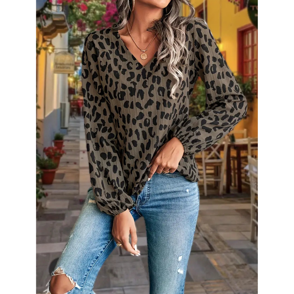 Well Tailored Blouse with a Graceful Silhouette
