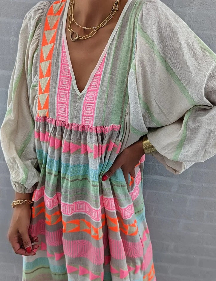 Beautifully Finished Dress in a Timeless Design