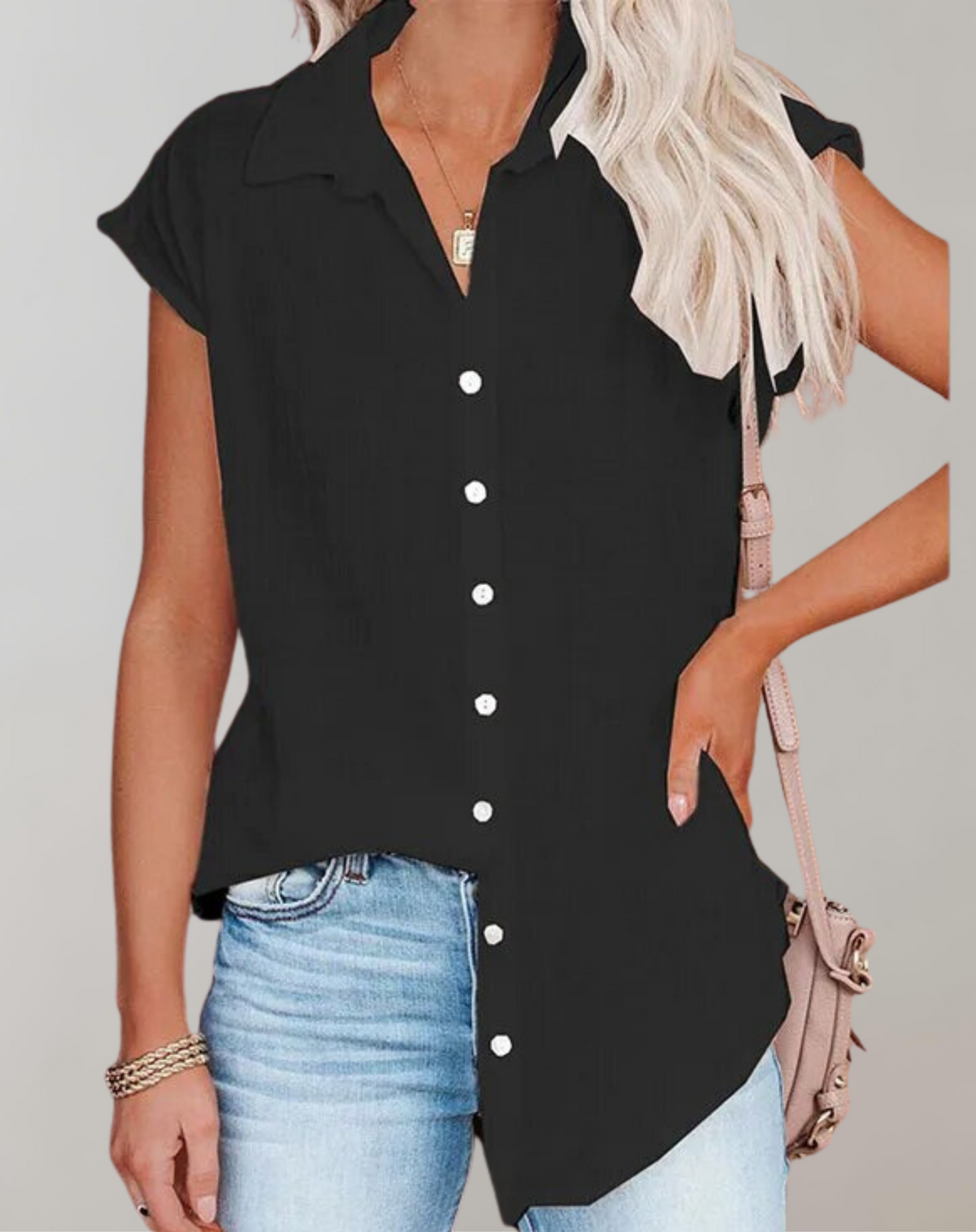 Well Tailored Shirt with a Graceful Silhouette