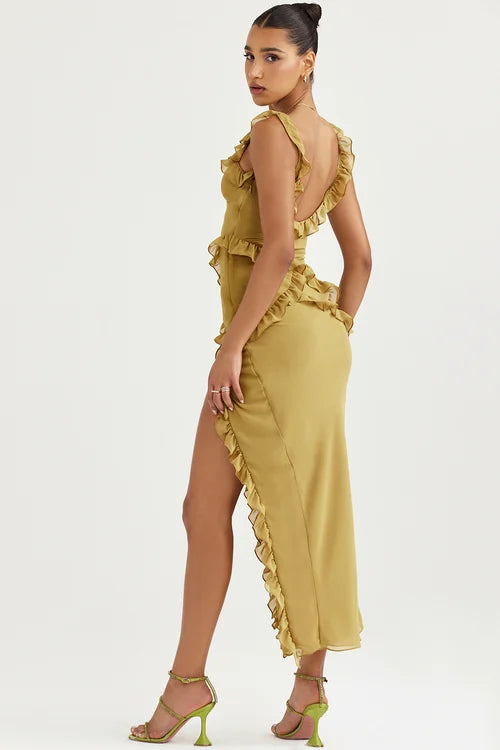 Gracefully Styled Dress for Any Occasion
