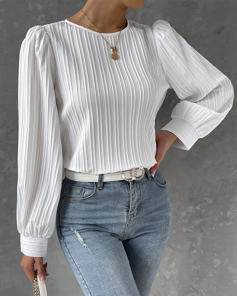 Effortlessly Elegant Blouse with a Timeless Design