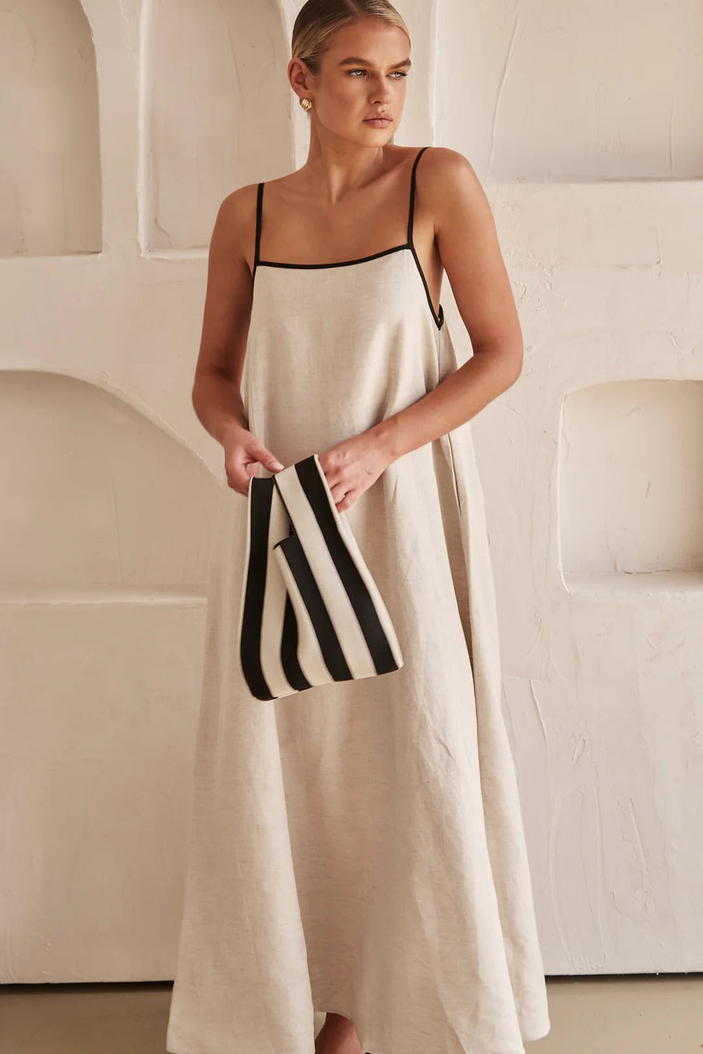 Effortlessly Elegant Dress with a Timeless Design