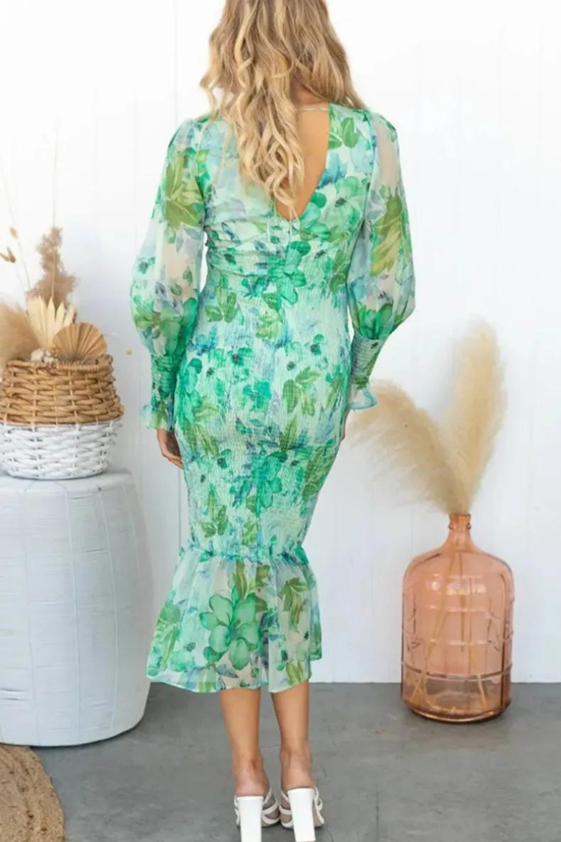 Beautifully Finished Dress in a Timeless Design
