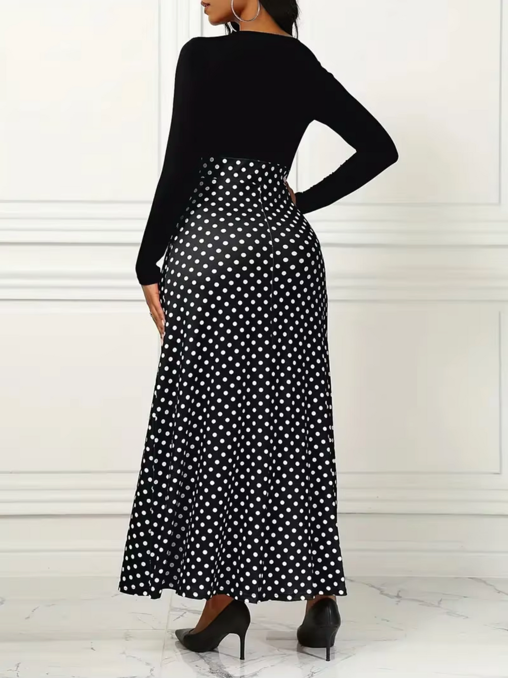 Well Tailored Dress with a Graceful Silhouette