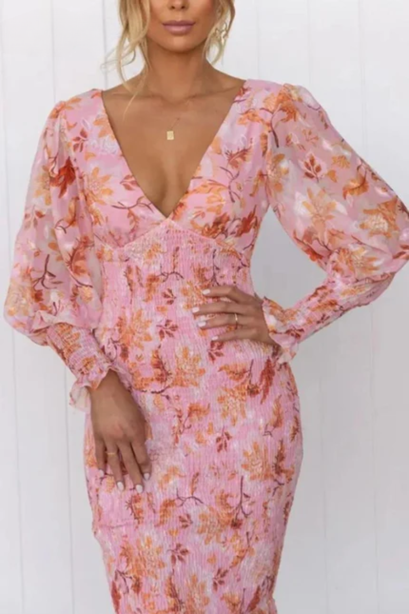 Well Tailored Dress with a Graceful Silhouette