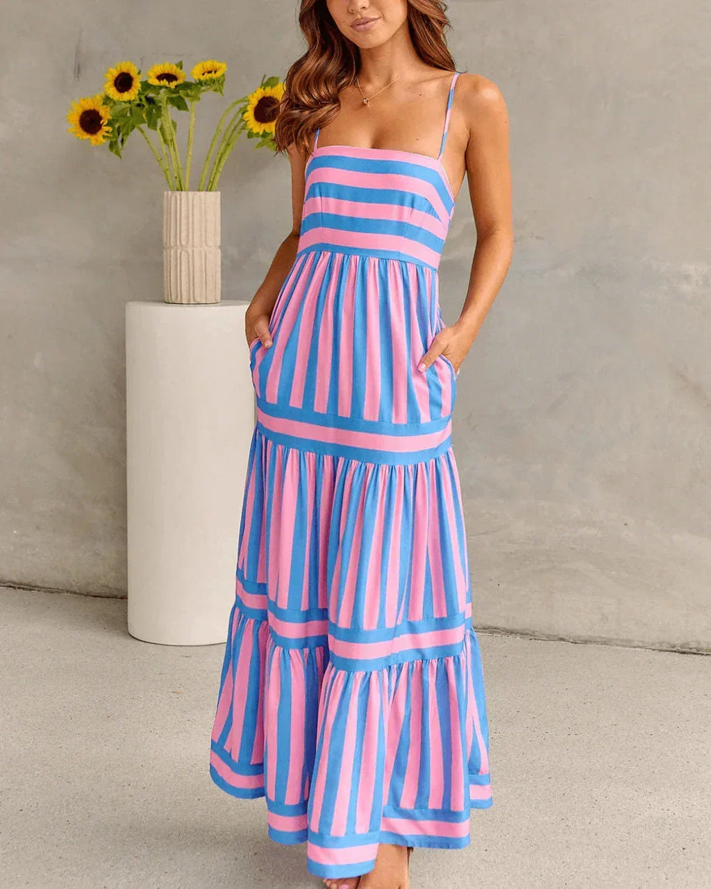 Effortlessly Elegant Dress with a Timeless Design