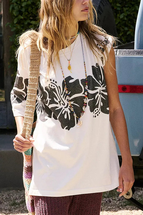 Well Tailored T-Shirt with a Graceful Silhouette