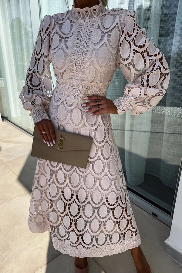 Beautifully Finished Dress in a Timeless Design