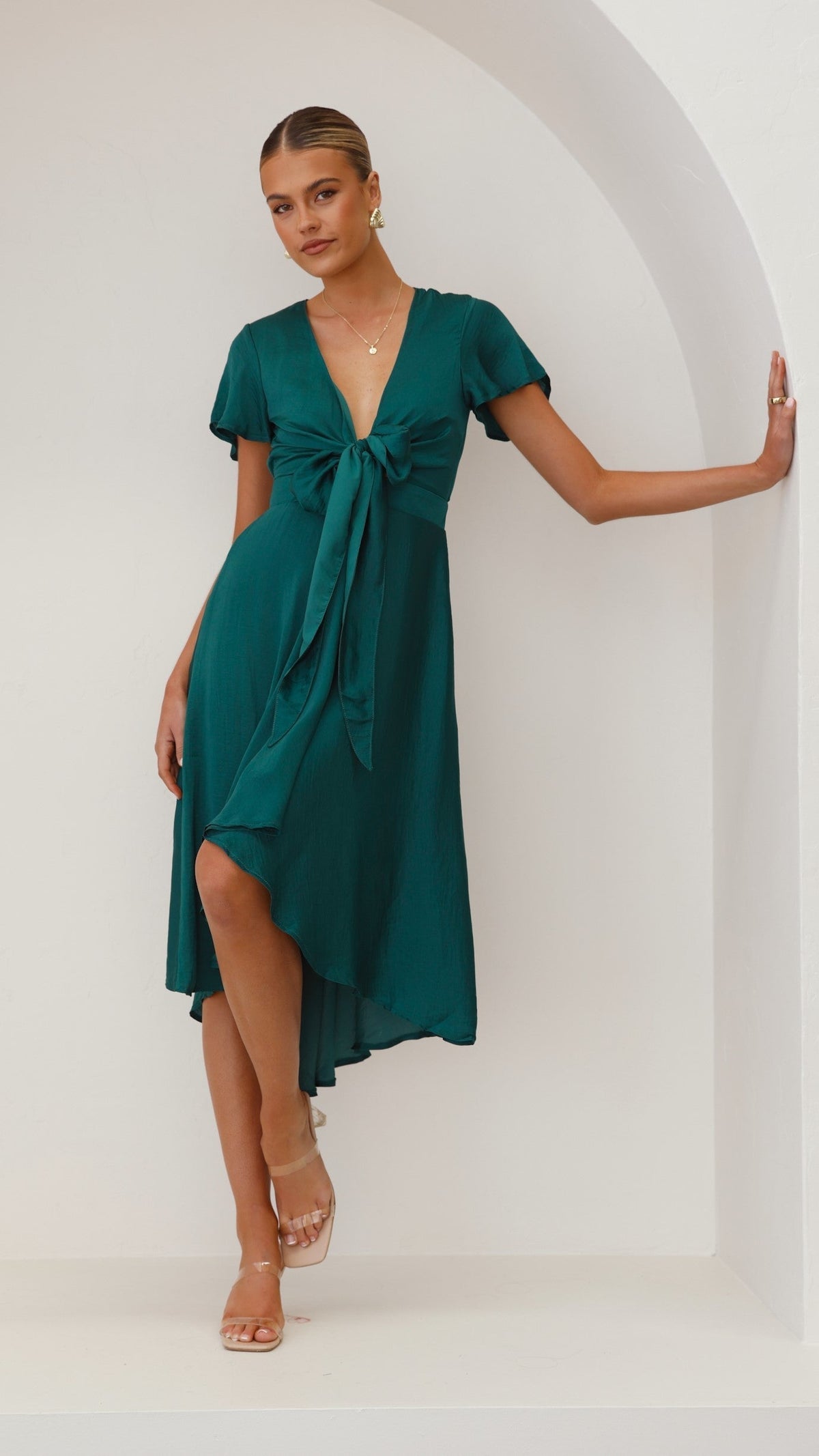 Effortlessly Elegant Dress with a Timeless Design