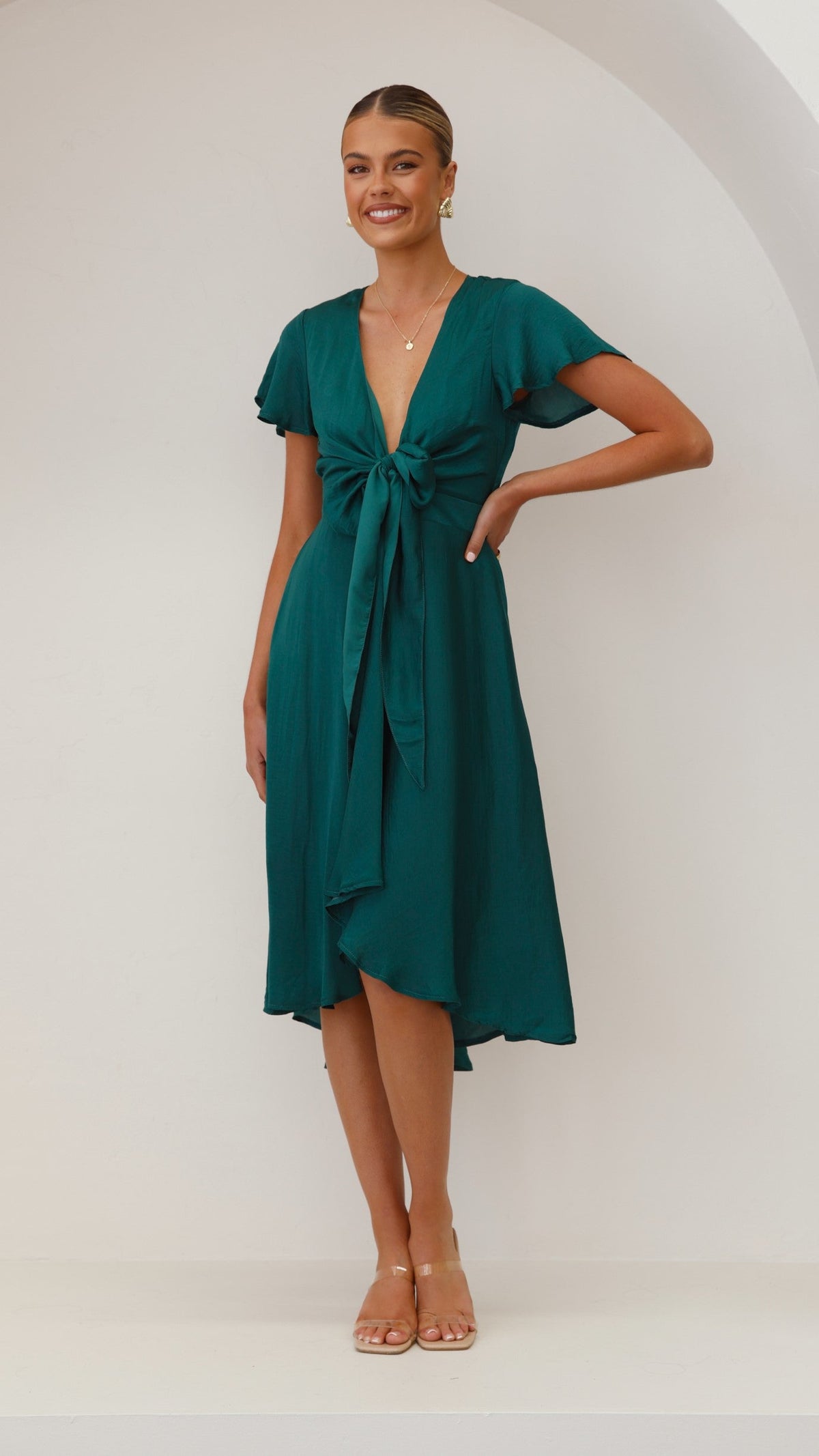 Effortlessly Elegant Dress with a Timeless Design