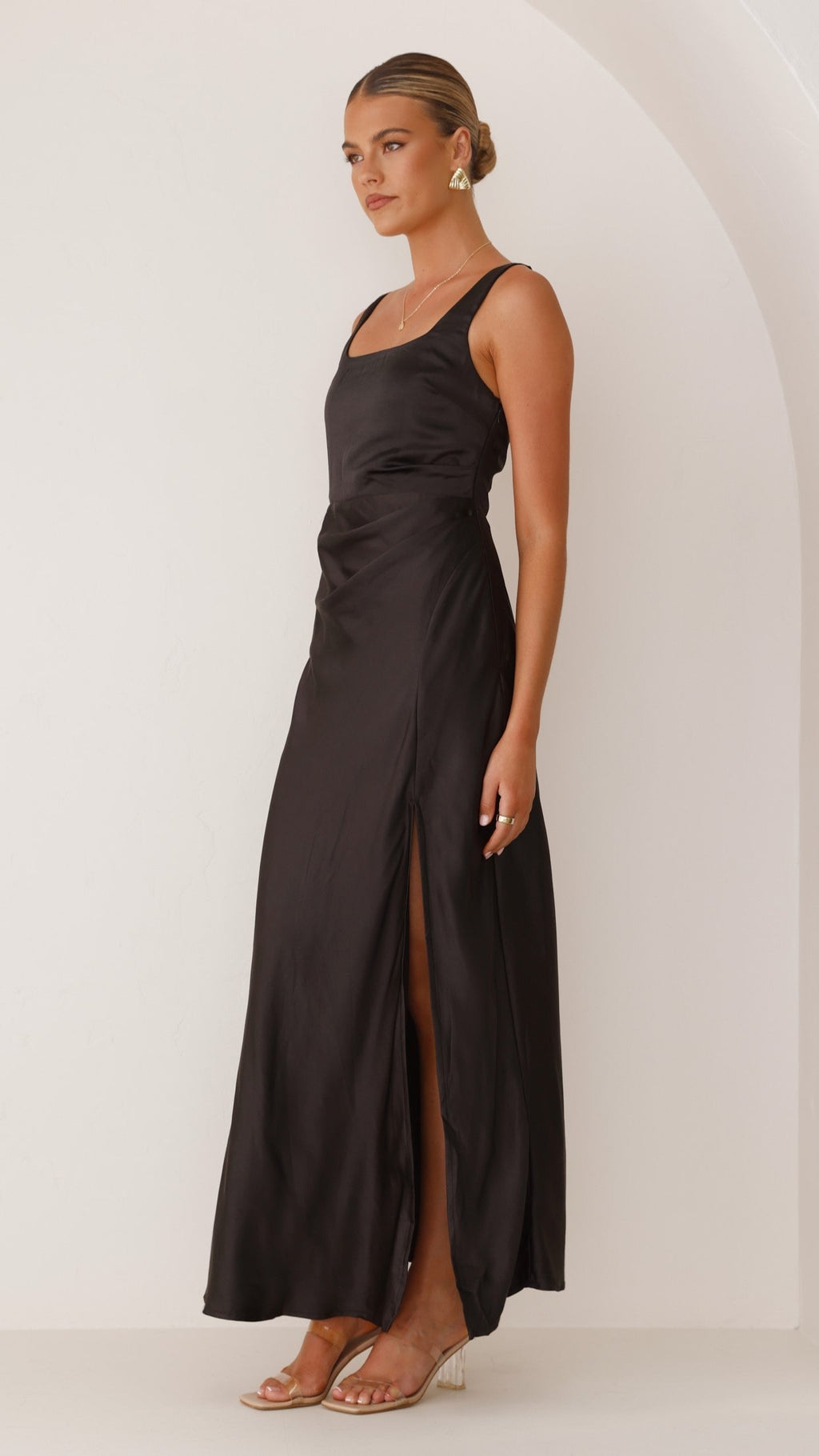 Sophisticated Dress with a Clean Classic Look