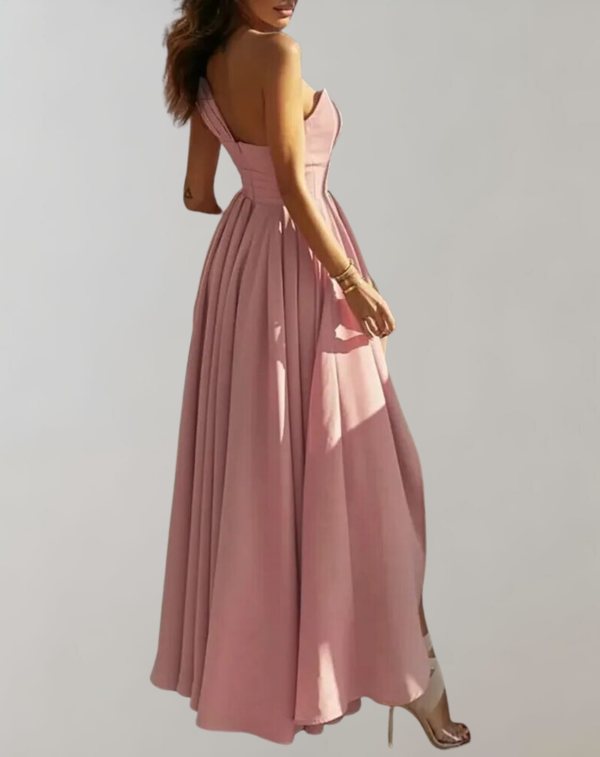 Effortlessly Elegant Dress with a Timeless Design