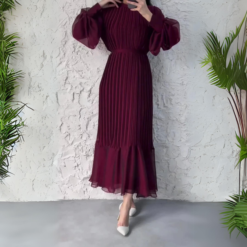 Classic Vintage Dress with a Flattering Fit