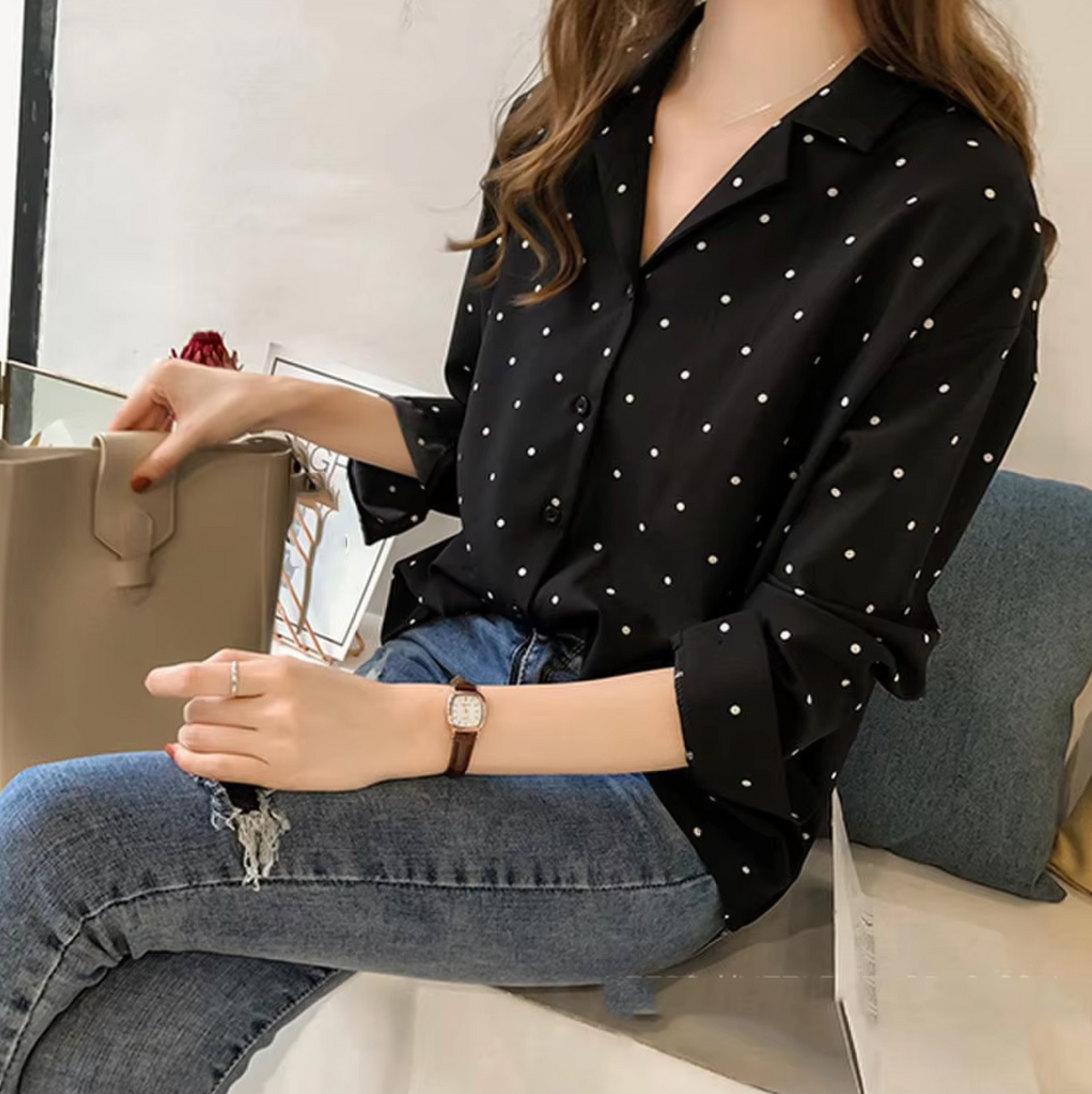 Effortlessly Elegant Blouse with a Timeless Design