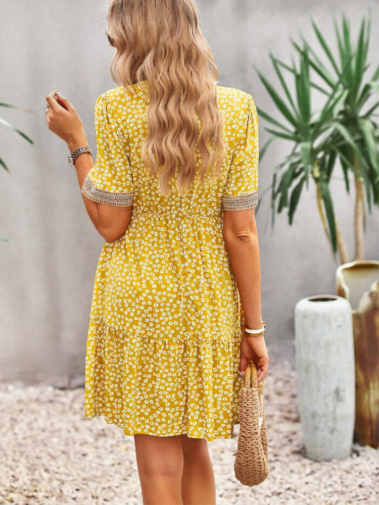 Beautifully Finished Dress in a Timeless Design