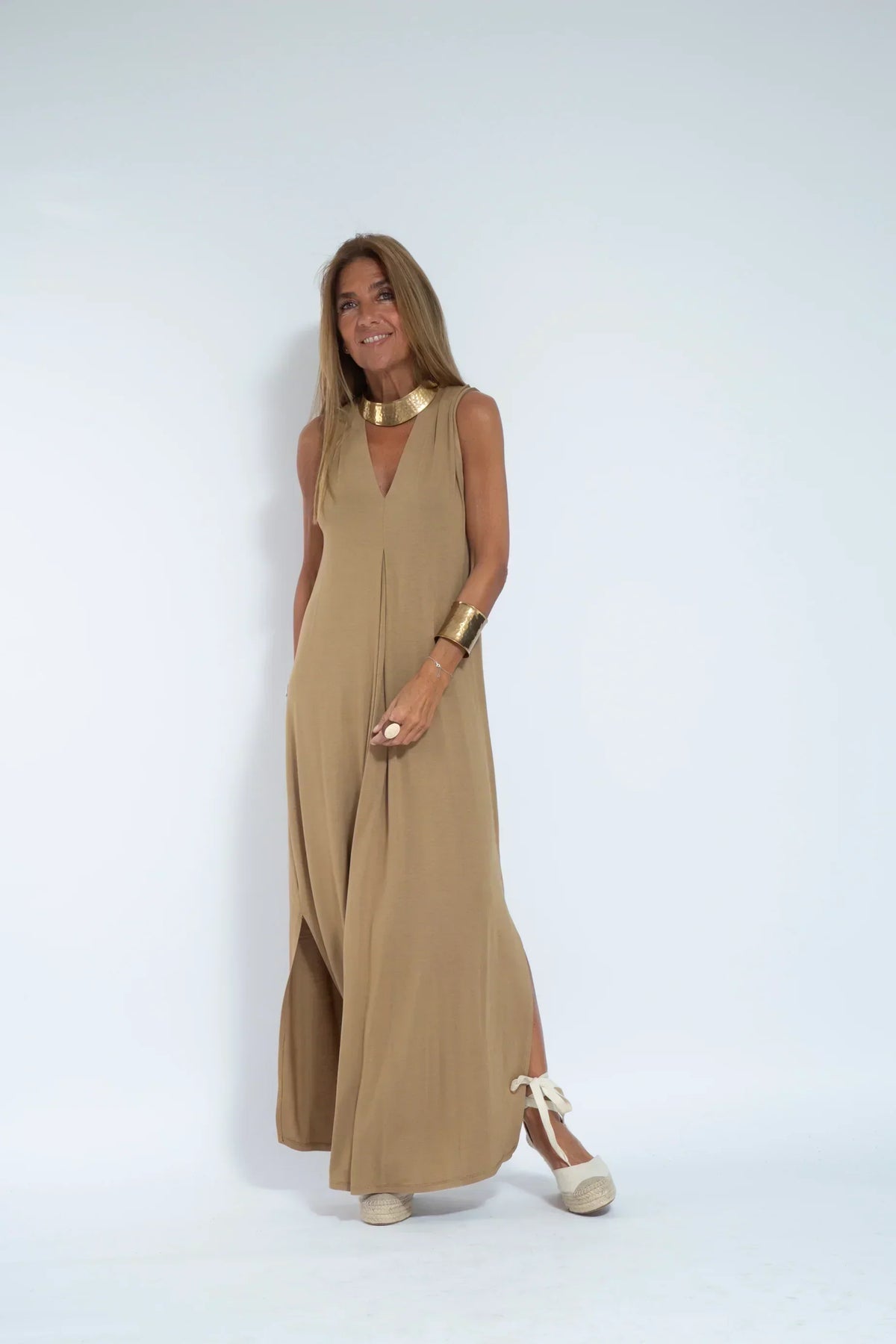 Effortlessly Elegant Dress with a Timeless Design