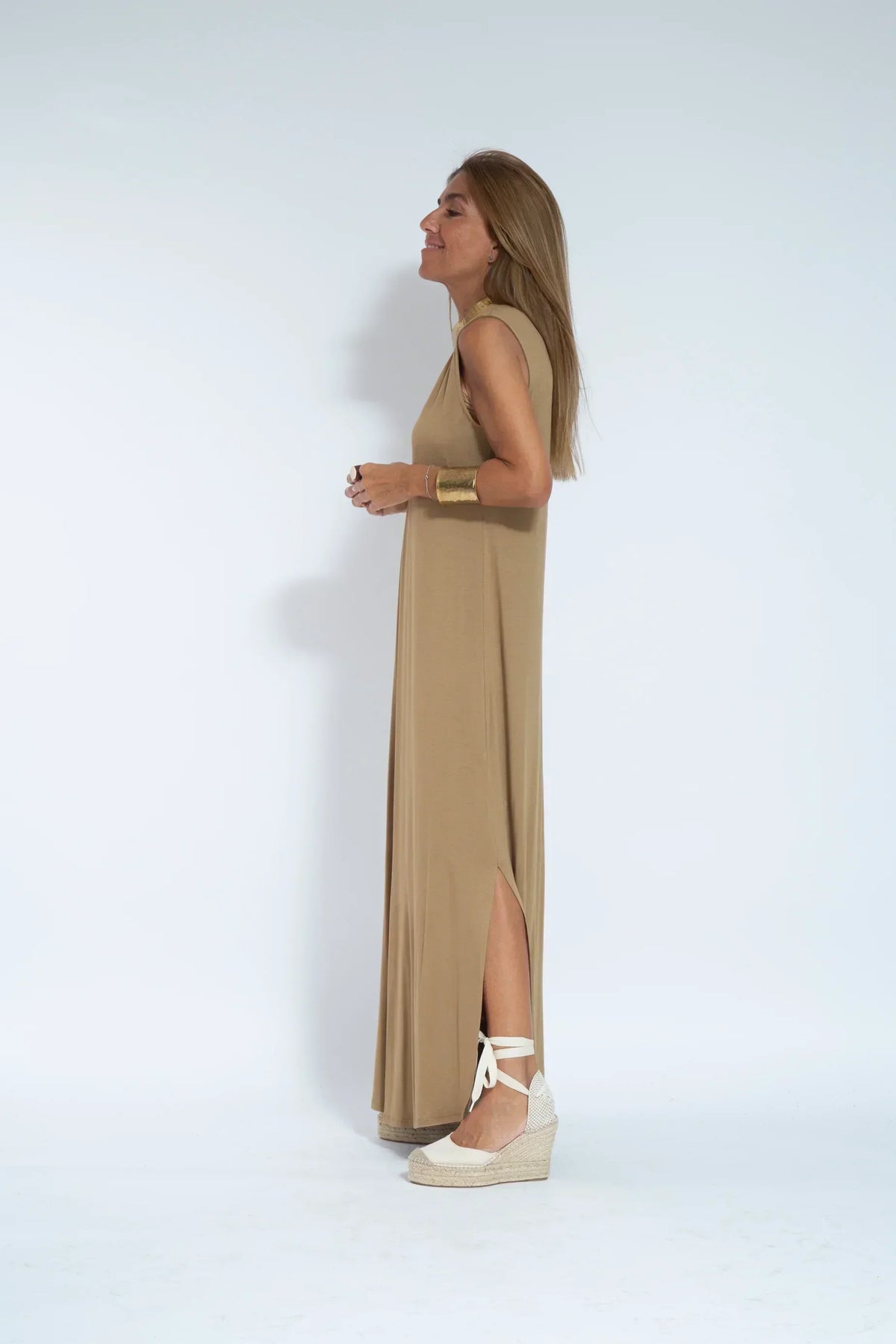 Effortlessly Elegant Dress with a Timeless Design
