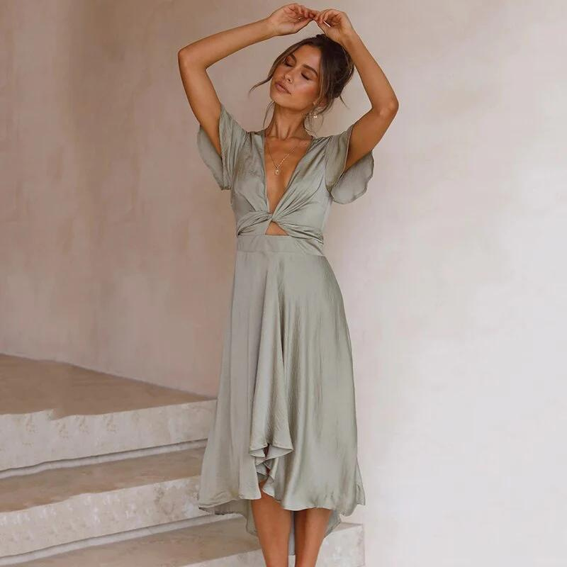 Sophisticated Dress with a Clean Classic Look