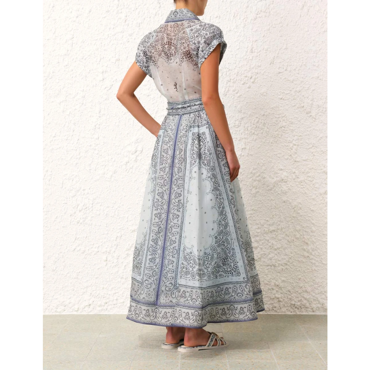 Beautifully Crafted Blouse in a Classic Style
