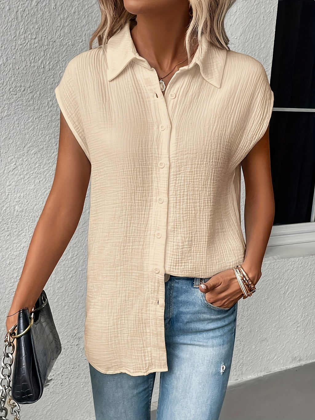 Well Tailored Blouse with a Graceful Silhouette